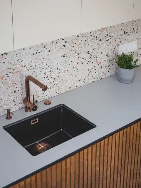cocina con terrazo en la mesada cocina con terrazo en la mesada