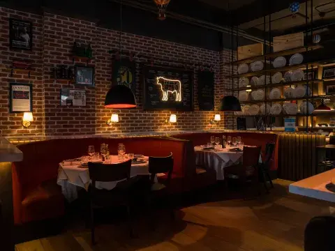 interior del restaurante "La cabrera" en Miami interior del restaurante "La cabrera" en Miami