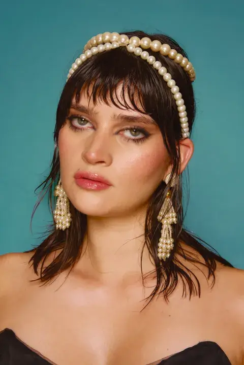 dos mujeres con tendencias de maquillaje