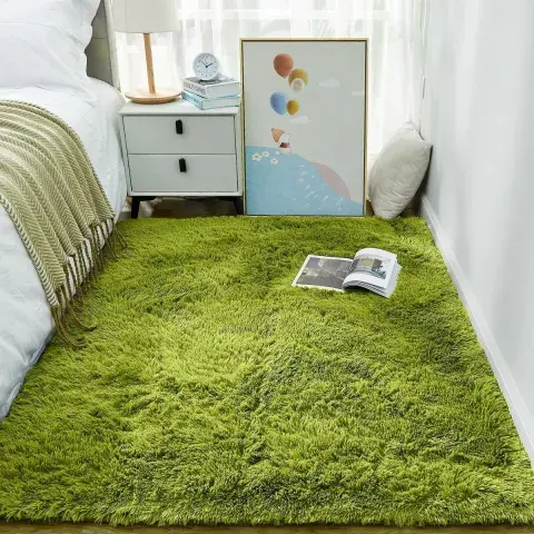 Foto de alfombra simulando césped. Foto de alfombra simulando césped.