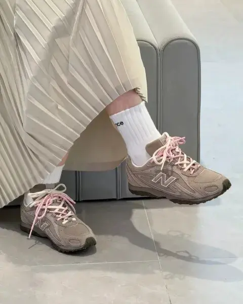 Cancheras, cómodas y muy versátiles: 3 zapatillas tendencia que dominan el invierno 2026 Cancheras, cómodas y muy versátiles: 3 zapatillas tendencia que dominan el invierno 2026