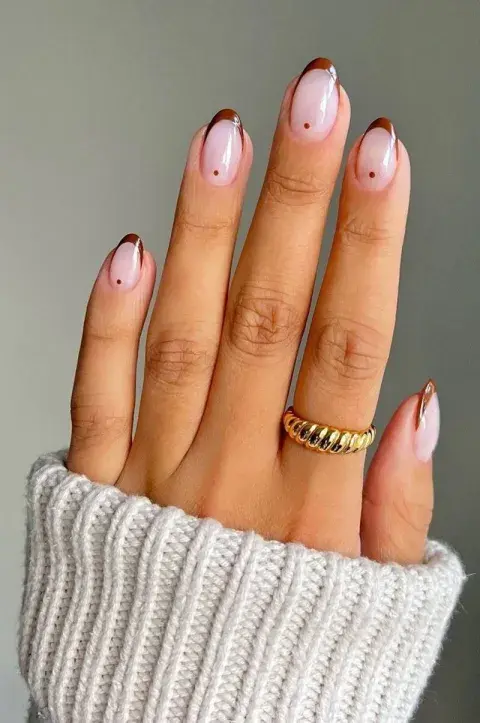 Uñas marrones tendencia