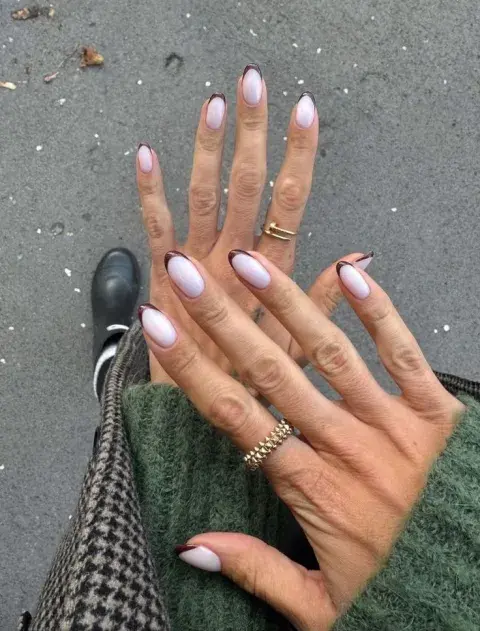 Uñas marrones tendencia