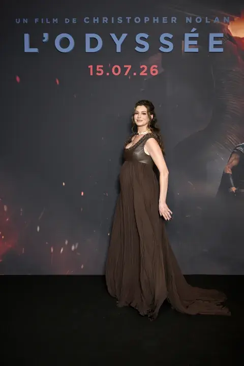 Anne Hathaway embarazada. Anne Hathaway embarazada.