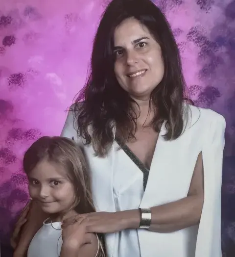 Mara junto a su hija Mara junto a su hija