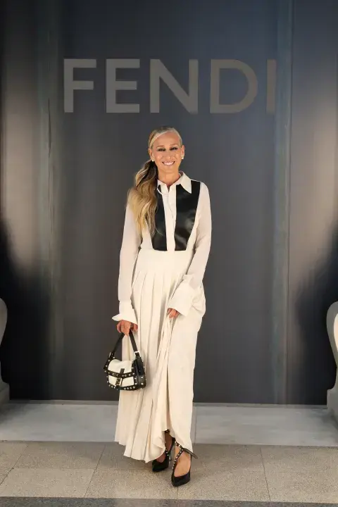 Sarah Jessica Parker en el desfile de Fendi en Roma. Sarah Jessica Parker en el desfile de Fendi en Roma.