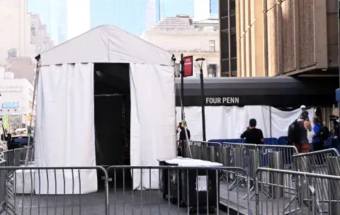 Imagen de la entrada al Madison Square Garden el 2 de julio, preparándose en total hermetismo para el casamiento de Taylor Swift. Imagen de la entrada al Madison Square Garden el 2 de julio, preparándose en total hermetismo para el casamiento de Taylor Swift.