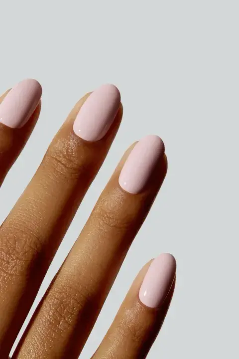 Uñas color rosa empolvado. Uñas color rosa empolvado.