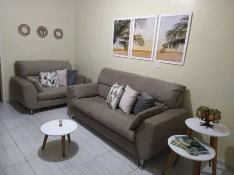 La elección de muebles desproporcionados es uno de los errores que achica aun más a los ambientes pequeños. La elección de muebles desproporcionados es uno de los errores que achica aun más a los ambientes pequeños.