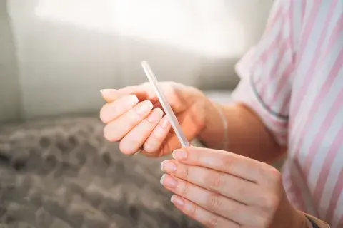 uñas-con-brillo uñas-con-brillo