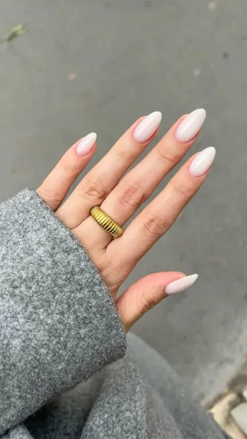 Uñas clásicas y muy combinables blanco cremoso Uñas clásicas y muy combinables blanco cremoso