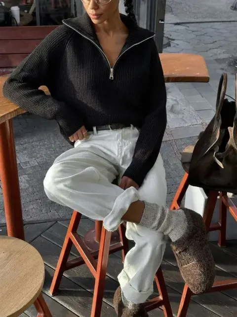 Look con sweater cuello polo