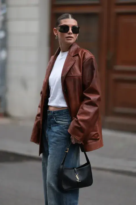 Look de medio tiempo con chaqueta