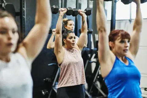 mujeres entrenando mujeres entrenando