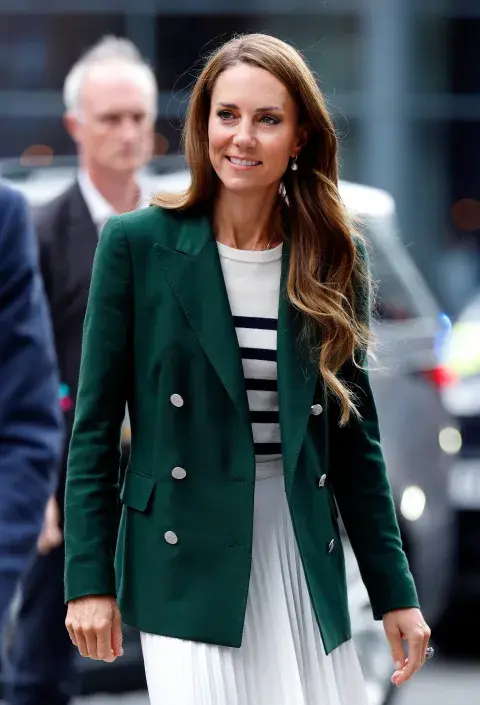 Katte Middleton con un sweater rayado Katte Middleton con un sweater rayado