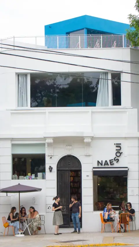 Fachada librería Naesqui Fachada librería Naesqui