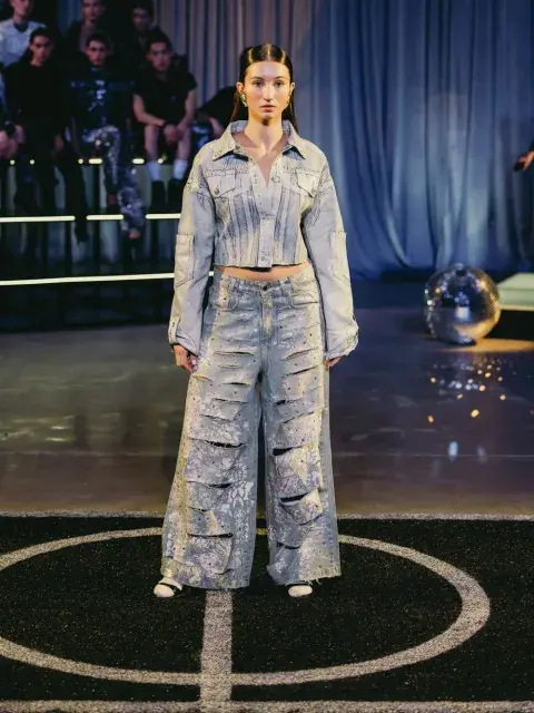 Indiana Cubero con un look total denim