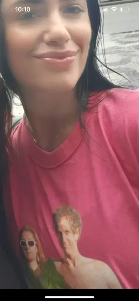 Las remeras que usó Lali en su despedida de soltera Las remeras que usó Lali en su despedida de soltera