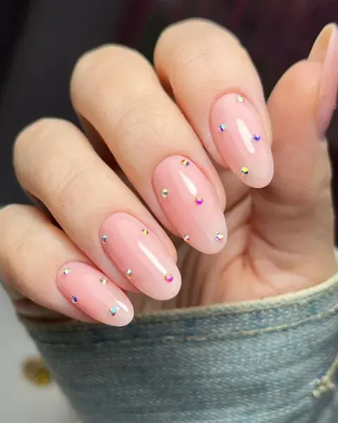 Manicura con gema en diversos colores Manicura con gema en diversos colores