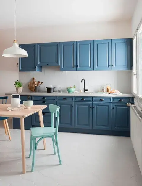 Muebles de cocinas con puertas pintadas de azul Muebles de cocinas con puertas pintadas de azul