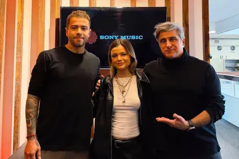 Muna Pauls firmó contrato con Sony Muna Pauls firmó contrato con Sony