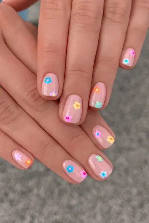 Uñas con flores de primavera Uñas con flores de primavera