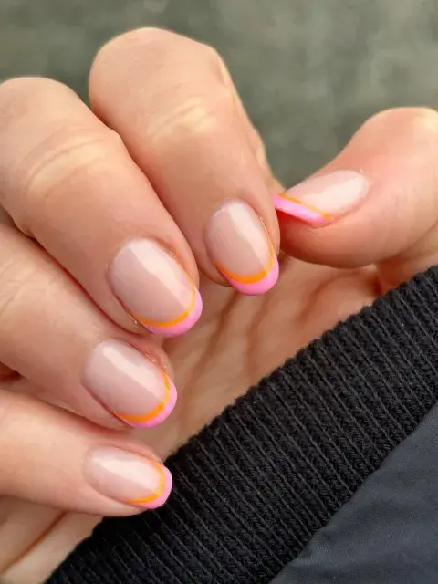 Uñas francesitas con colores impactantes