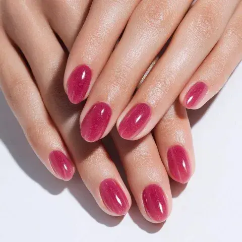 Los esmaltes translúcidos con acabado brillante siguen siendo un éxito.