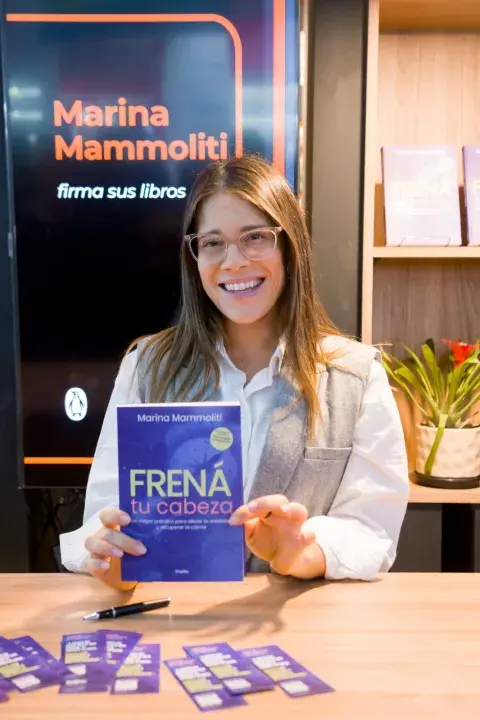 Marina Mammoliti con su libro Marina Mammoliti con su libro