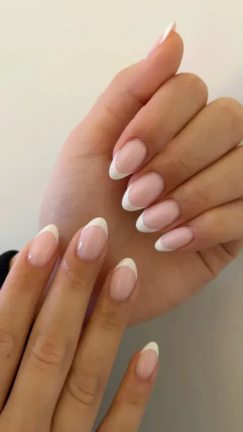 Uñas clásicas y muy combinables francesitas Uñas clásicas y muy combinables francesitas