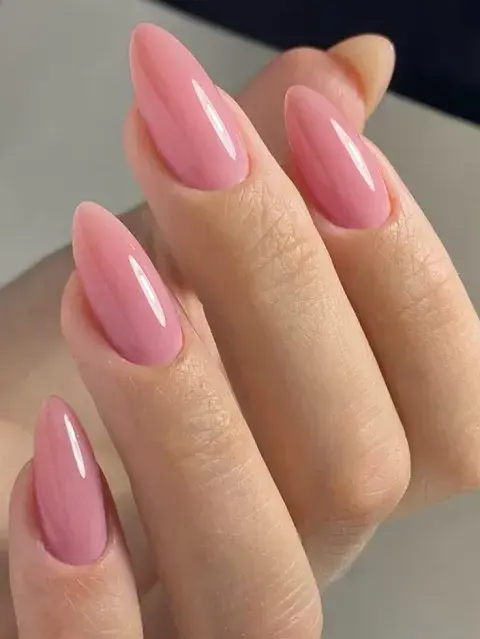 Uñas clásicas y muy combinables rosa claro Uñas clásicas y muy combinables rosa claro