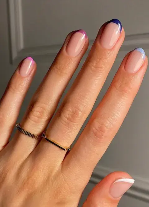 Francesitas de colores: cómo ponerle onda a tus uñas 