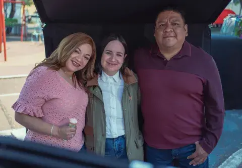Foto de Maite Alberdi con Eleonor Alejandra Marín Mendoza. Foto de Maite Alberdi con Eleonor Alejandra Marín Mendoza.