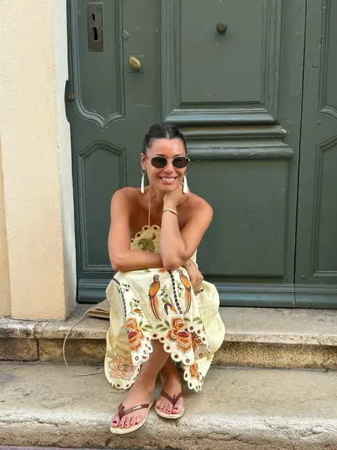 Pampita en Saint-Tropez: el look playero que eligió para sus vacaciones, cuánto cuesta y dónde conseguirlo Pampita en Saint-Tropez: el look playero que eligió para sus vacaciones, cuánto cuesta y dónde conseguirlo