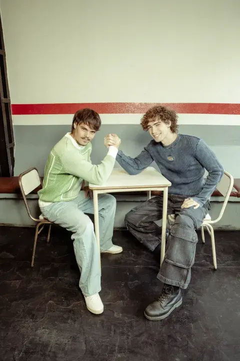 Toti Spangenberg y Mateo Belmonte. producción de fotos en Eléctrica Pizza Toti Spangenberg y Mateo Belmonte. producción de fotos en Eléctrica Pizza