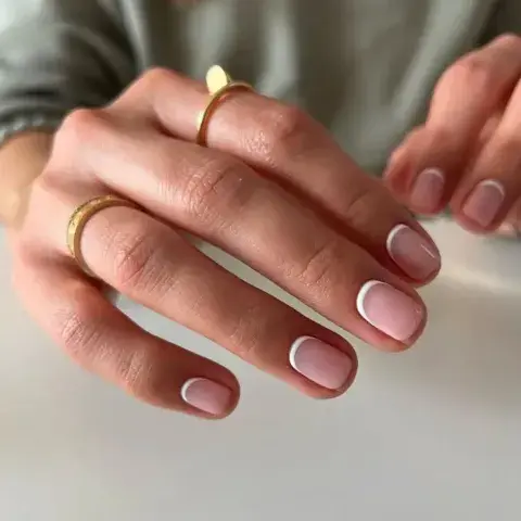 Uñas clásicas reversionadas