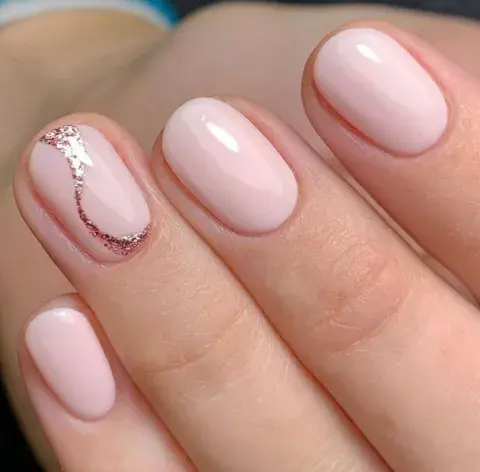 Uñas clásicas reversionadas