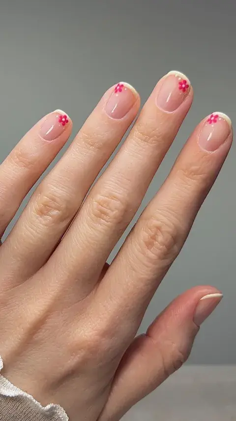 Uñas de flores en primavera 2026