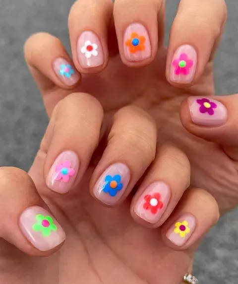 Uñas de flores en primavera 2026
