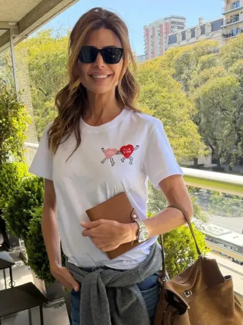 Juliana Awada con la remera de x la vida Juliana Awada con la remera de x la vida