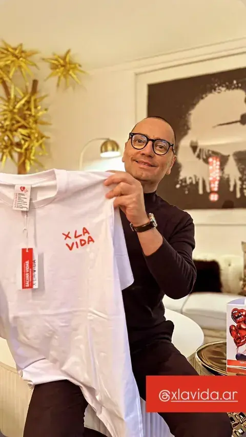 Paula Chaves con la remera de x la vida Paula Chaves con la remera de x la vida