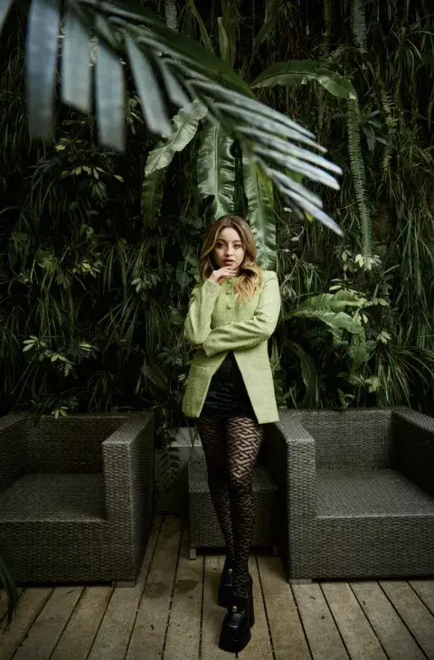 Karol Sevilla en el junket de SOY LUNA TOUR con un blazer verde lima y una pollera negra Karol Sevilla en el junket de SOY LUNA TOUR con un blazer verde lima y una pollera negra
