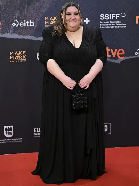 Caro Alvarez en la red carpet