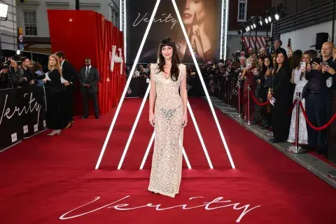 Dakota Johnson en la red carpet de Varety Dakota Johnson en la red carpet de Varety