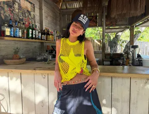 Dua Lipa con remera a crochet Dua Lipa con remera a crochet