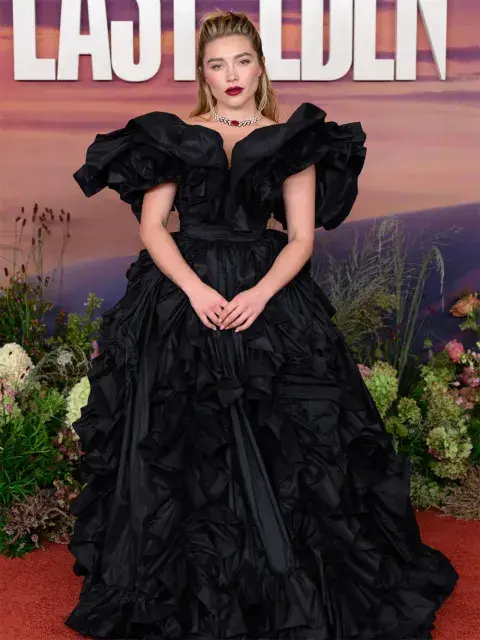 Florenca Pugh con un vestido negro Florenca Pugh con un vestido negro