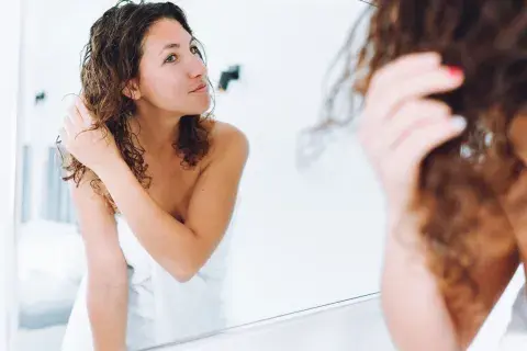Pelo sano y fuerte: cómo usar el shampoo en seco Pelo sano y fuerte: cómo usar el shampoo en seco