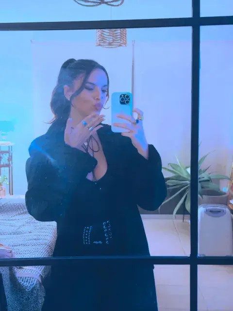 Jazmin Laport y una selfie en el espejo