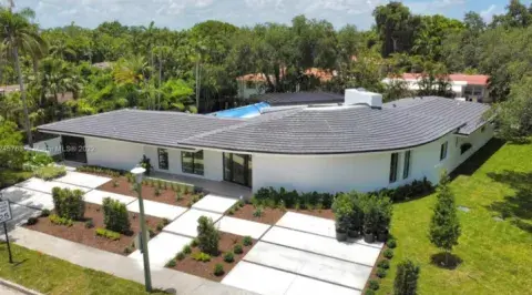 La fachada de la casa de Tini y De Paul La fachada de la casa de Tini y De Paul