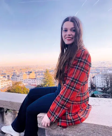 Luna Funes, hija de Débora Pérez Volpin. Luna Funes, hija de Débora Pérez Volpin.